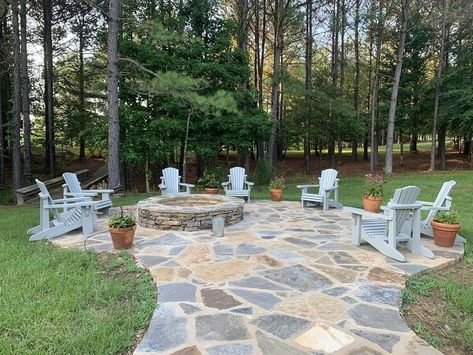 Garden Sitting Area, Outdoor Fire Pit Patio, Flagstone Patio Design, Paver Fire Pit, Fire Pit Seating Area, Outside Fire Pits, Outdoor Fire Pits, Outdoor Fire Pit Designs, Walkway Ideas