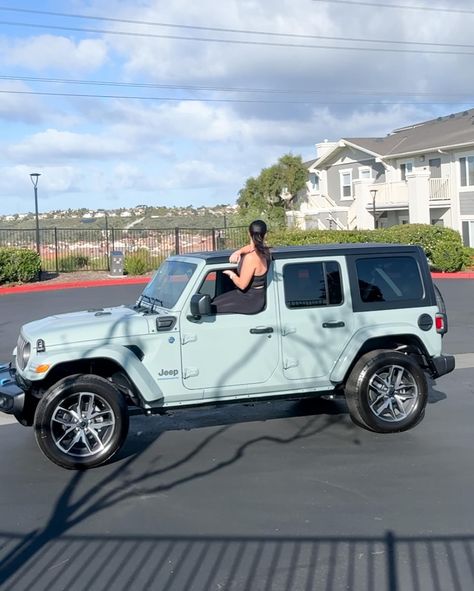 Jeep For Girls, Jeep Wrangler 2 Door, Jeep Wrangler Girl, Hair Casual, Suv Jeep, Dream Whip, Jeep Girls, Cars Jeep, Car Things