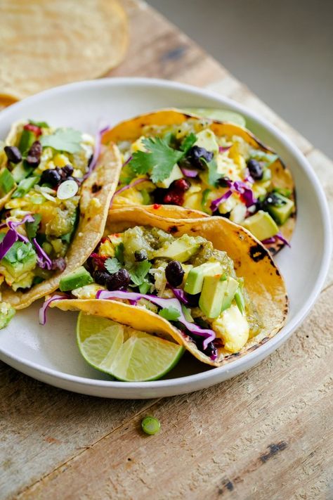 Vegetarian Breakfast Tacos. This easy taco recipe can be made for breakfast, lunch, or dinner! Breakfast Tacos Vegetarian, Tacos Vegetarian, Breakfast Tacos Recipe, Breakfast Taco, Vegetarian Main Course, Vegetarian Tacos, Breakfast Tacos, Diet Vegetarian, Vegetarian Breakfast