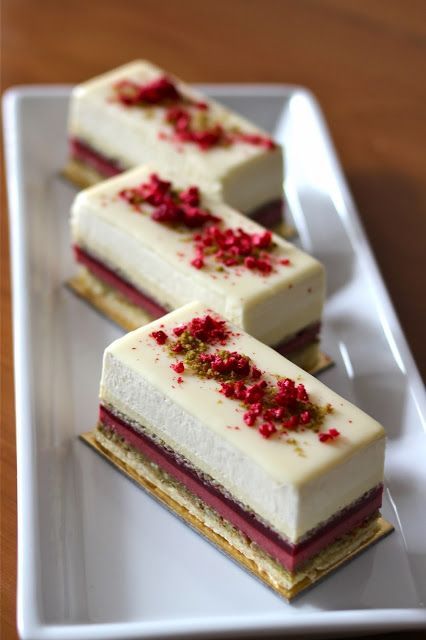 Pistachio Dacquoise, Raspberry Entremet, Dolci Finger Food, Pistachio Raspberry, White Chocolate Brownies, Raspberry Jelly, Patisserie Fine, Kek Lapis, Chocolate Pistachio