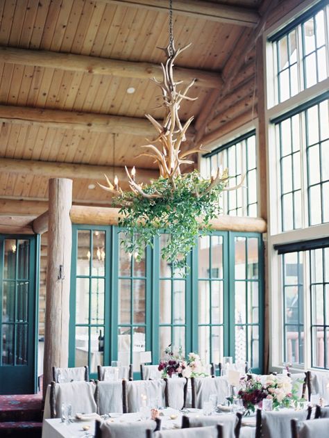 20 Wedding Decoration Ideas For Your Special Day | StyleCaster Beanos Cabin, Mountain Wedding Colors, Cabin Photography, Wedding Colors Schemes, Hunter Decor, Willowdale Estate, Beaver Creek Wedding, Cheap Wedding Centerpieces, Hunter Wedding