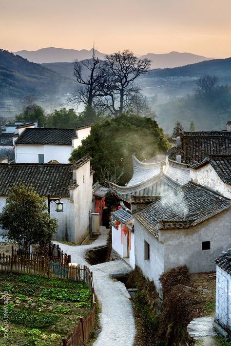 Village in Anhui, China Anhui China, Ancient Chinese Architecture, Explore China, China Architecture, Magic Places, Asian Architecture, Mountain Village, Chinese Architecture, Foto Art