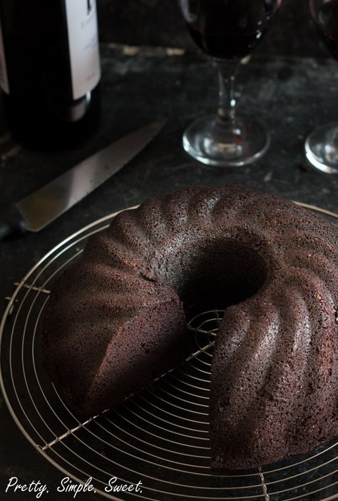 Amazing rich, moist, and flavorful red wine chocolate cake | prettysimplesweet.com Red Wine Cake, Wine Chocolate Cake, Red Wine Chocolate Cake, Cake Pretty, Wine Chocolate, Wine Cake, Chocolate Bundt, Wine Flavors, Biscuits Recipe