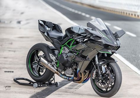 Kawasaki Ninja H2r, Ninja H2r, Xe Ducati, Ninja Bike, Kawasaki H2, Kawasaki Bikes, Kawasaki Ninja Zx6r, Futuristic Motorcycle, Bike Photoshoot