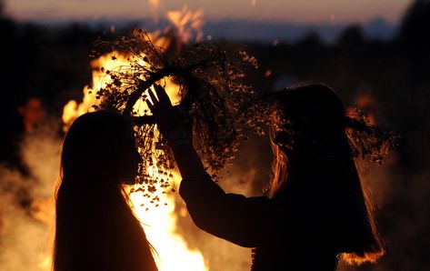 Slavic mythology enjoyed its heyday until around the 12th century. Today, many Slavs celebrate the traditions of their ancient heritage. Slavic Paganism, Baba Jaga, Slavic Mythology, Slavic Folklore, Traditional Wreath, Season Of The Witch, Beltane, Witch Aesthetic, Art Style Inspiration