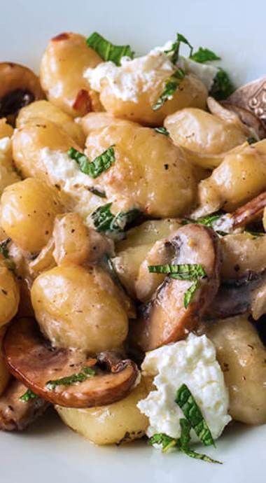 Gnocchi With Goat Cheese, Goat Cheese Gnocchi Recipes, Mushrooms And Gnocci, Gnocchi Goat Cheese, Goat Cheese Gnocchi, Mushroom Gnocchi Recipes, Mushroom Gnocchi, Creamy Goat Cheese, Gnocchi Recipes