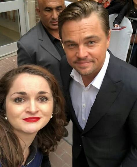 Leonardo Dicaprio on Instagram: “More pix of Leo and fan in Toronto.....❤❤❤ #leonardodicaprio” Leonardo Dicaprio With Fans, Glow Anime, Art Glow, Leonardo Dicaprio Movies, Basketball Diaries, Young Leonardo Dicaprio, Leo Dicaprio, My One And Only, Leonardo Dicaprio