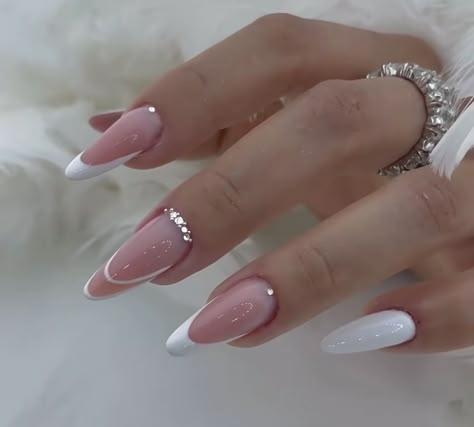 Uñas Baby Shower, Rhine Stone Nails, Nails Ideas 2023, Nails After Acrylics, Pink And White Nails, Chic Nail Art, Subtle Nails, Swarovski Nails, French Nail