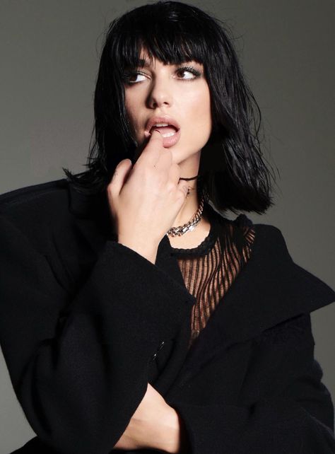 Dua Lipa Photoshoot, Disco Style, Nelly Furtado, Dua Lipa, Christina Aguilera, Music Fashion, Famous Women, Grunge Hair, Female Singers