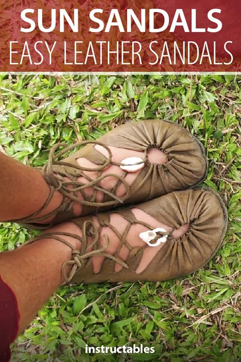 Diy Leather Sandals Pattern, Leather Shoe Pattern, Diy Earthing Shoes, Leatherwork Projects, Leatherworking Projects, Diy Leather Shoes, Diy Leather Sandals, Moccasin Patterns, Ren Faire Costumes