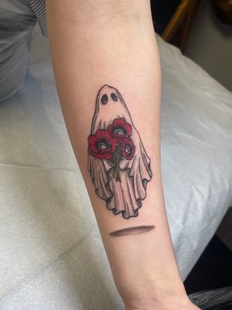 Traditional style ghost tattoo macabre Ghost Tattoo With Flowers, Ghost Holding Flowers Tattoo, Traditional Ghost Tattoo, Sheet Ghost Tattoo, Holding Flowers Tattoo, Ghost Holding Flowers, Old Style Tattoos, Tattoos Moon, Tattoos Cross