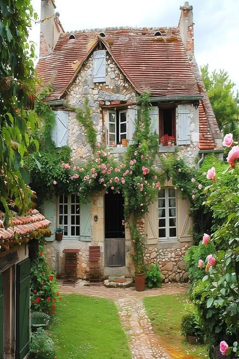 Cottage Garden Inspiration, Garden Inspiration Ideas, House Notebook, French Countryside Home, French Cottage Home, Whimsical Architecture, French Cottage Garden, French Courtyard, French Cottage Style