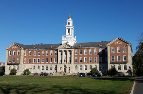 The Georgian architecture of the University of Saint Joseph - p.20 College Campus Aesthetic, Gothic Castles, Campus Aesthetic, Modern Georgian, Georgian Buildings, College Architecture, American High School, Gothic Castle, Georgian Architecture