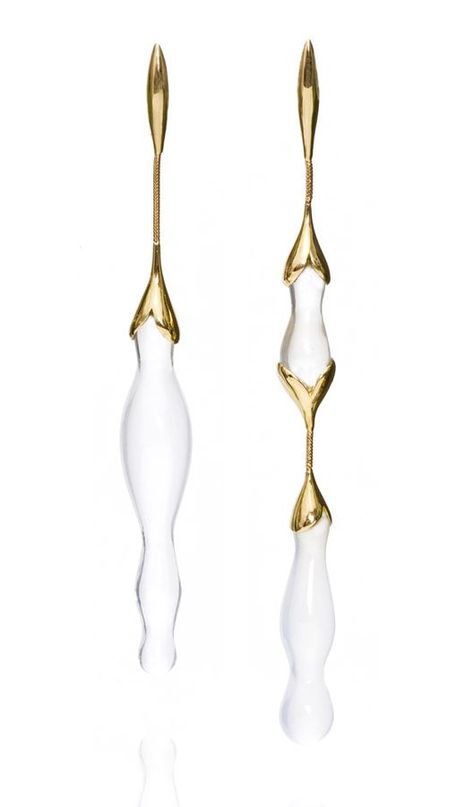 Fernando Jorge earrings | yellow gold and milky quartz #white #jewelry #whitejewelry #diy #jewelrymaking #diyjewelry #jewelryideas #glimmerjam Transparent Jewelry, Milky Quartz, Organic Jewelry, Art Jewelry Contemporary, White Jewelry, Creative Jewelry, Contemporary Jewellery, Contemporary Jewelry, High Jewelry