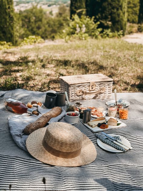 15 French Picnic Foods - wit & whimsy French Picnic Basket, European Picnic, French Picnic, Baguette Sandwich, Nyc Guide, Jar Of Jam, Raspberry Tarts, French Cheese, French Dishes