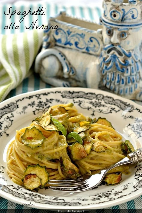 Spaghetti With Zucchini, Zucchini Pasta, Zucchini Fries, Dinner Plan, Italian Kitchen, Idee Pasto Sano, Italian Dishes, Pasta Dishes, Pasta Recipes