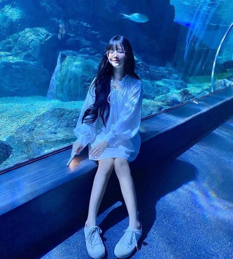 Aquarium Date Fits, Aquarium Poses, Aquarium Date Outfit, Aquarium Outfit, Hongkong Outfit, Aquarium Date, Aquarium Photos, Aquarium Pictures, Sea Aquarium