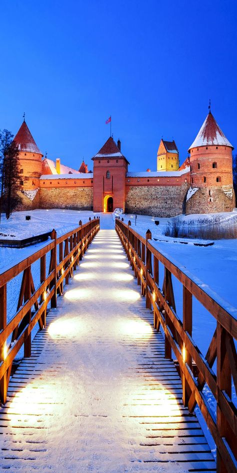 Trakai Island Castle - Vilnius, Lithuania Trakai Castle, Island Castle, Lithuania Travel, Chateau Medieval, Baltic States, Vilnius Lithuania, Fairytale Castle, Beautiful Castles, A Castle