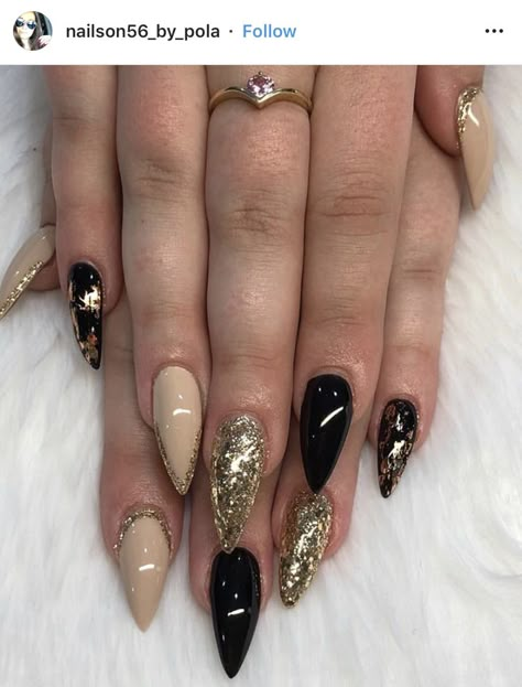 Gold And Black Nails, Acrylic Nails Gold, Black Gold Nails, Acrylic Nails Nude, Gold Acrylic Nails, Golden Nails, Gold Nail Designs, Gold Nail Art, Nails Trend