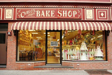 i would like a little bakery one day Carlos Bakery, Opening A Bakery, Bakery Store, Cupcake Shops, Bakery Business, Shop Fronts, Bakery Shop, Cake Boss, Pastry Shop