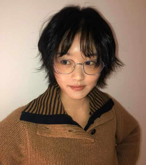 Short Hair Ideas Masculine, Masc Haircut Round Face, Asian Short Wavy Hair, Masc Hair Round Face, Short Asian Hair Round Face, Short Hairstyle Without Bangs, Pixie Haircut For Round Face, Glasses Oval Face Woman, Square Face Hairstyles Short