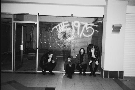 The 1975 Matty 1975, Matthew Healy, Band Photoshoot, Walk The Moon, George Daniel, Matt Healy, Matty Healy, The 1975, Set Me Free