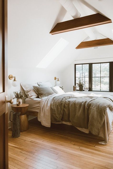 Finished Attic Ideas, Sloped Ceiling Bedroom, Velux Skylights, Attic Ideas, Finished Attic, Attic Bedroom Designs, Furniture Shopping, Attic Bedroom, Décor Diy