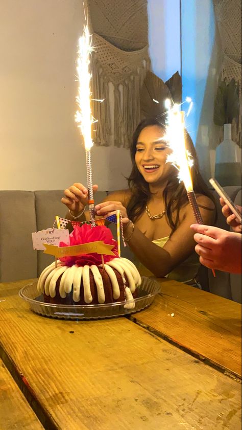 Cake With Fireworks Candle, Firework Candle, Fireworks Birthday, Firework Candles, Birthday Fireworks, Pic Candle, Bday Shoot, Fire Candle, Birthday Aesthetic