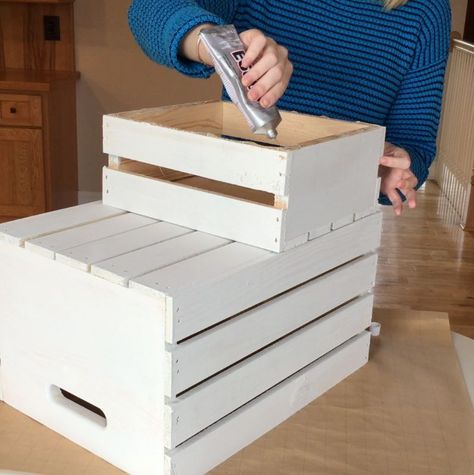 Next time you're at Michaels, grab a few storage crates and copy this woman's simple and clever idea! Painting Stairs, Dog Steps For Bed, Stairs Diy, Storage Crates, Diy Dog Crate, Crate Diy, Dog Stairs, Pet Stairs, Dog Ramp