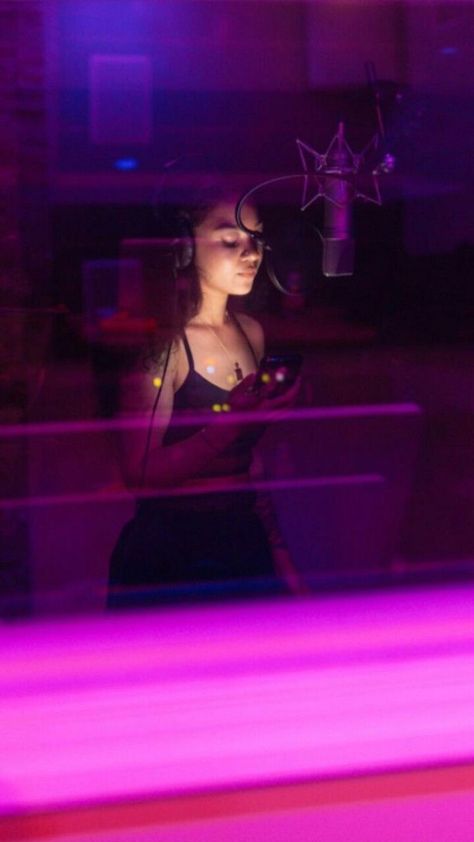 Her Singer Aesthetic, Singer In Studio, Music Making Aesthetic, Studio Aesthetic Music, Vocalist Aesthetic, Music Girl Aesthetic, Making Music Aesthetic, Music Career Aesthetic, Music Industry Aesthetic