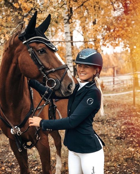 Healthy Horses, Horse Riding Outfit, Equestrian Helmets, Equestrian Helmet, Dressage Horses, Horse Health, Brown Horse, Horse Equestrian, Equestrian Life