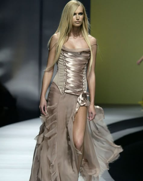 Versace Vintage Runway, Cocktail Dress Couture, Versace 2000s Runway, Vintage Versace Aesthetic, Versace 2000s, Versace 2003, Corset Runway, Y2k Runway, Dolce And Gabbana Runway