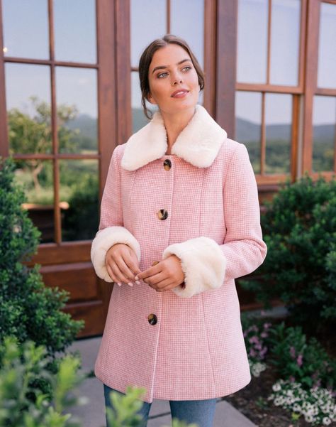 lookbooks october15 - Gal Meets Glam Collection Pink Teddy Coat, Gal Meets Glam Collection, Brown Faux Fur Coat, Style Feminine, Check Coat, Coat White, Fashion Fantasy, Winter Capsule Wardrobe, Gal Meets Glam