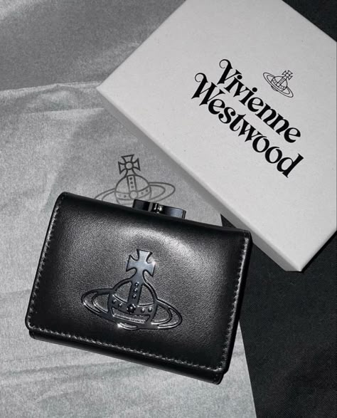 Vivien Westwood Wallet, Nana Aesthetic, Vivienne Westwood Wallet, Viviane Westwood, Vivienne Westwood Tops, Vivienne Westwood Jewellery, Handbag Essentials, Cute Wallets, Pretty Bags