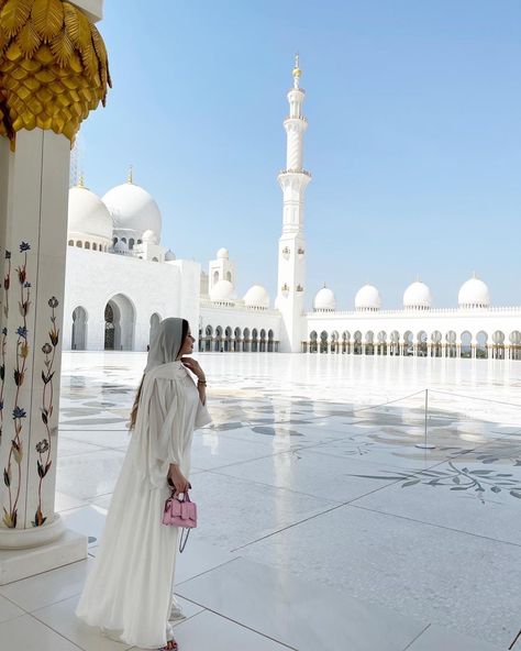 Dubai Mosque Aesthetic, Sheikh Zayed Grand Mosque Outfit, Mosque Outfit Ideas, Grand Mosque Abu Dhabi Outfit, Abu Dhabi Mosque Outfit, Dubai Girls Trip, Dubai Mosque Outfit, Dubai Girl Aesthetic, Dubai Aesthetic Outfits