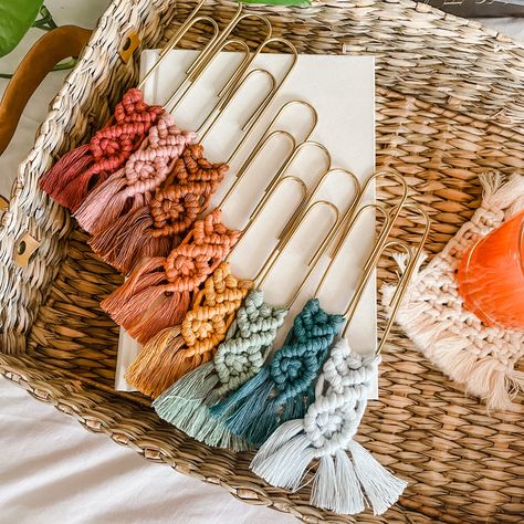 Bookmark colors: wild rose, burnt orange, terracotta, mustard yellow, eucalyptus, teal,  mist blue Macrame Present Ideas, Macrame Gift Ideas Diy, Macrame Trends 2024, Macrame Gifts Diy, Macrame 2 Colors, Diy Macrame Gifts, Macrame Patterns Beginner, Macrame Bookmark Diy, Macrame Book Mark