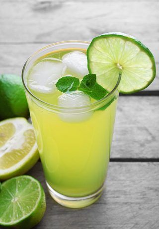 Cucumber Juice Benefits, Fresh Juice Recipes, Detox Juice Recipes, Cucumber Juice, Fruit Benefits, Juicing Benefits, Juicing For Health, Healthy Vegetables, Detox Juice