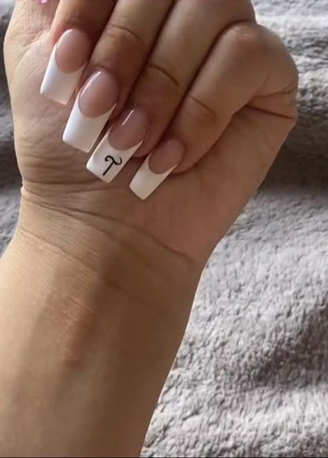 Letter T On Nails Initials, Nails With Initial T On Them, Nails With The Letter A On Them, Initial T Nails, Nails With Letter T On Them, Nails With The Letter L On Them, Letter T Nails, Nails W E Initial, Nails With The Letter E On Them