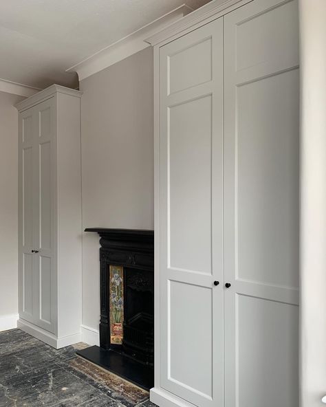 Terrace Bedroom Ideas, Victorian Terrace Bedroom, Traditional Fitted Wardrobes, Alcove Wardrobe, Fitted Wardrobes Bedroom, Alcove Cupboards, Interior Design Blogs, Fitted Bedroom Furniture, Bedroom Built In Wardrobe