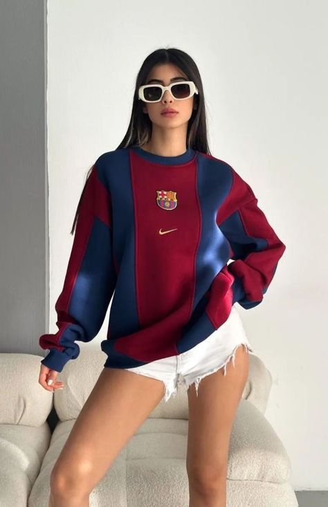 Barca Shirt Outfit, Barcelona Shirt Outfits, Mclaren Outfit, Nike Drill, Barcelona Outfits, Football Aesthetic, Barcelona Shirt, Sweatshirt Nike, Barcelona Football