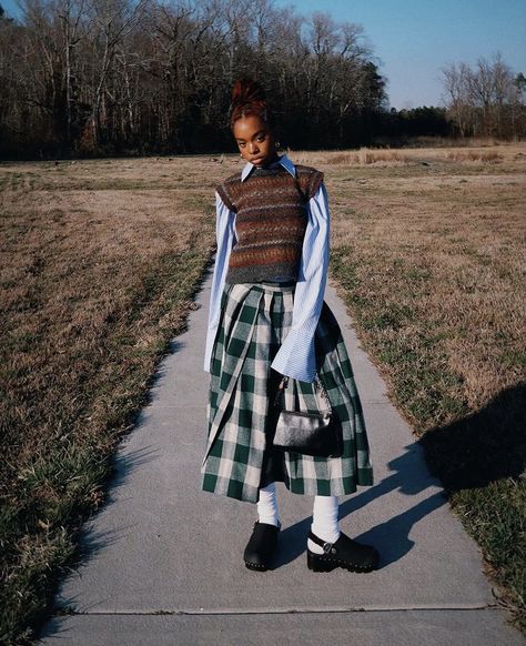 Plaid Midi Skirt Outfit, Bby Bruh, Cosy Outfit, Cute Looks, Layered Fashion, Dope Fashion, Winter Fits, Formal Attire, Upcycle Clothes