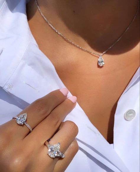 Diamond Jewelry Aesthetic, Diamonds Aesthetic, Expensive Jewelry Luxury, Luxe Jewelry, Dope Jewelry, Classy Jewelry, Expensive Jewelry, Fancy Jewellery, Jewelry Lookbook