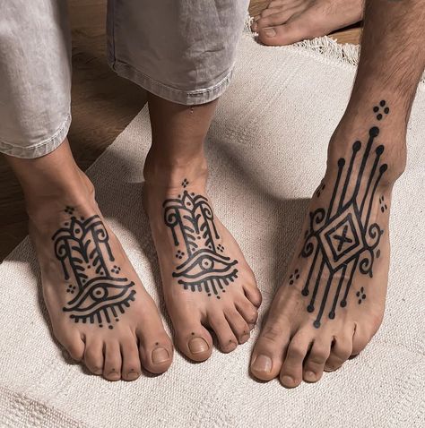 Feet Ornamental Tattoo, Ornamental Feet Tattoo, Foot Tattoo Men, Ornamental Foot Tattoo, Ethnic Tattoo, Polish Tattoos, Tattoo Process, Detailed Art, Tattoo Sleeves