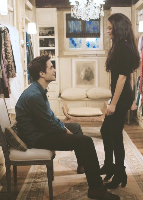 Twilight Cottage, Billy Burke, Twilight Saga Breaking Dawn, Robert Pattinson Twilight, Twilight Breaking Dawn, Breaking Dawn Part 2, Robert Pattinson And Kristen, Twilight Photos, Twilight Book