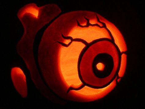 eyeball small by Pumpken, via Flickr Eyeball Jackolantern, Pumpkin Carving Eyeball, Eye Ball Pumpkin Carving, Eyeball Pumpkin Carving, Pumpkin Eyes, Scary Eyes, Pumkin Carving, Creative Pumpkin Carving, Amazing Pumpkin Carving