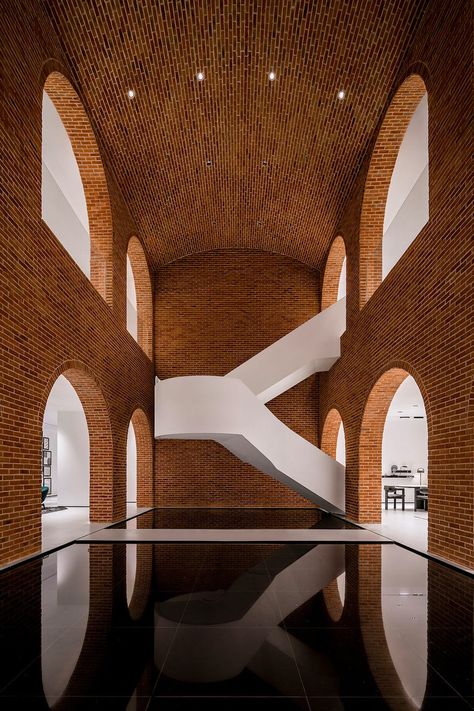 Global Architecture, Peaceful Space, Brick Architecture, Lan Can, Chinese Architecture, Retail Interior, Store Design Interior, Brick Building, Exhibition Space