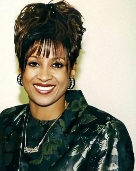 Dorinda Clark Cole Nation 🥀 on Instagram: “Good morning y’all ! I hope y’all have an amazing day today ! 🌹🌹 #dorindaclarkcole #dorindanation #wcw😍” Dorinda Clark Cole, 2000s Era, Have An Amazing Day, Gospel Singer, Amazing Day, 90s Fashion, Good Morning, I Hope, On Instagram