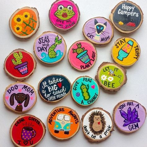 Magnet Art Ideas, Painted Magnets Ideas, Mdf Fridge Magnets, Coasters Painting, Wood Slice Magnets, Wood Plank Art, Magnet Ideas, Mdf Painting, Wood Cookies