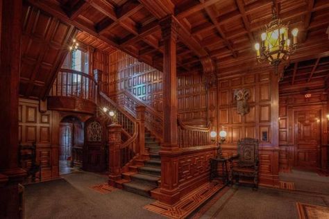 Craigdarroch Castle, Mansion Bedroom, Mansion Exterior, Mansion Floor Plan, Victorian Interiors, Yellow Houses, Wooden Stairs, Victorian Home, Modern Mansion