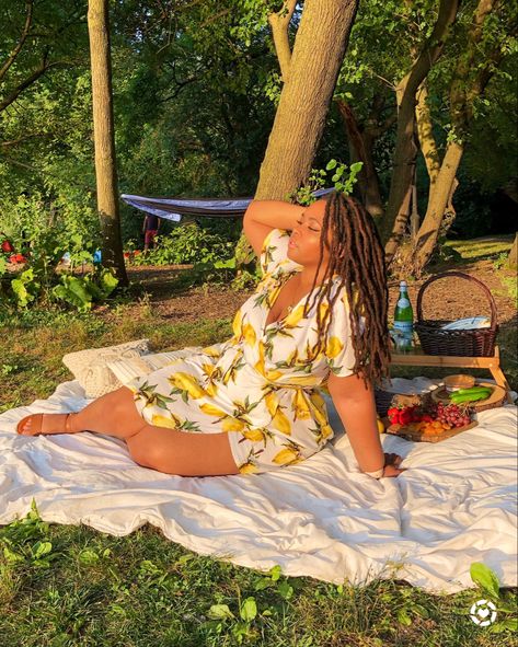 Plus Size Picnic Outfit, Dress In Italy, Lemon Gelato, Plus Size Wrap Dress, Park Birthday, Foto Shoot, Prospect Park, Black Femininity, Shopping App